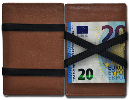 Our Magic Wallets support the 20 euro bill